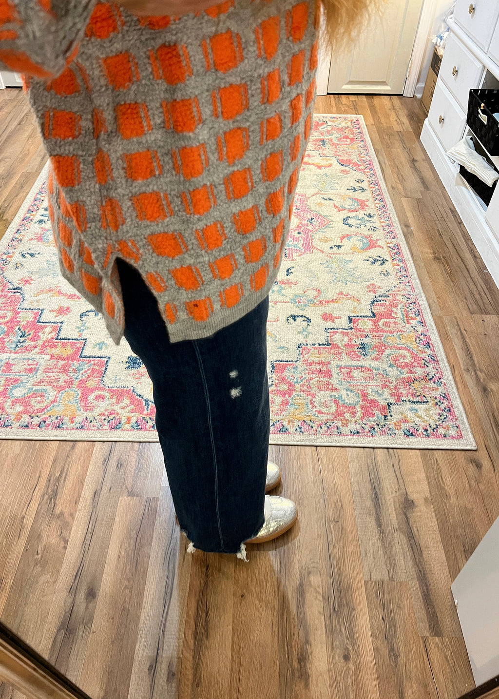 Retro checkered knit sweater with long sleeves