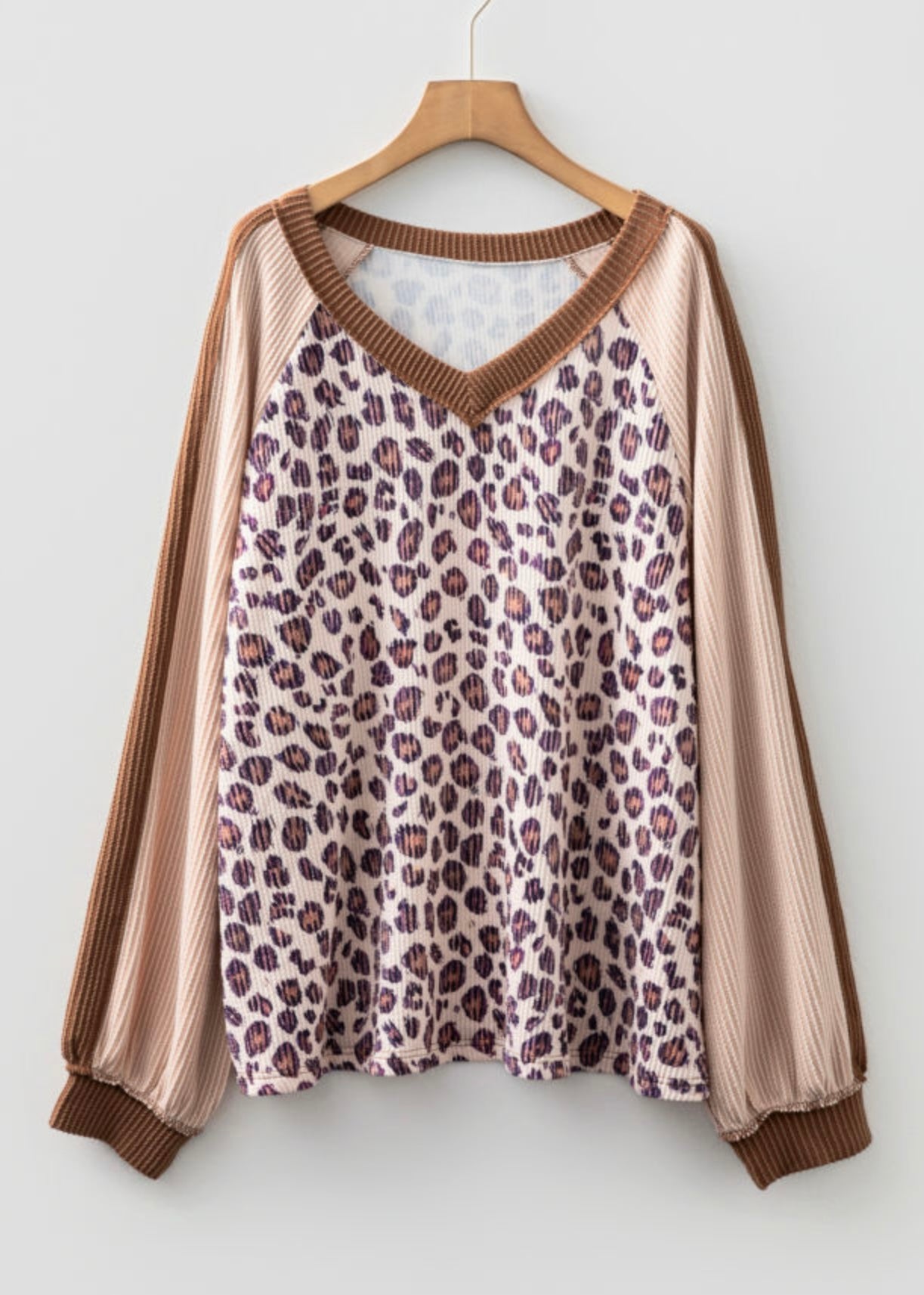 Women’s ribbed knit top with leopard print design, plus size